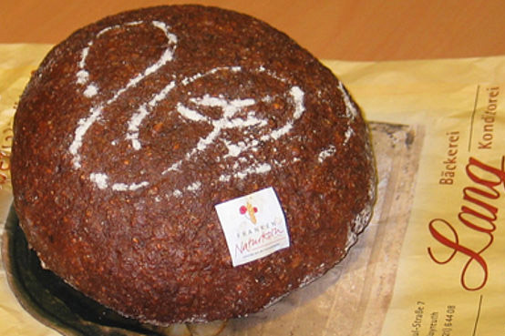 Brot mit Logo der Lohengrin Therme 